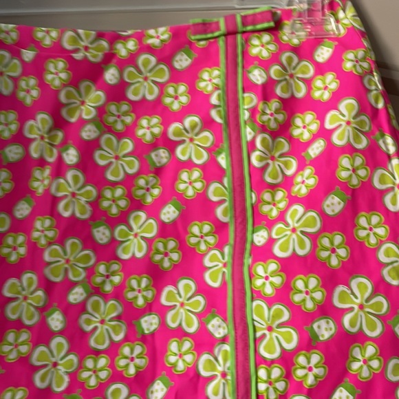 Lilly Pulitzer Green and Pink Skorts. Very good condition-has zipper in back - Picture 2 of 5